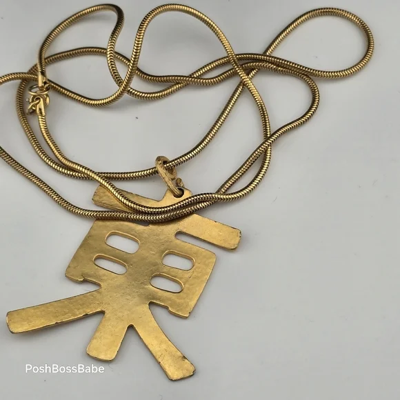 Vintage Long Gold Tone Necklace with Asian-Inspired Pendant - Picture 8 of 10